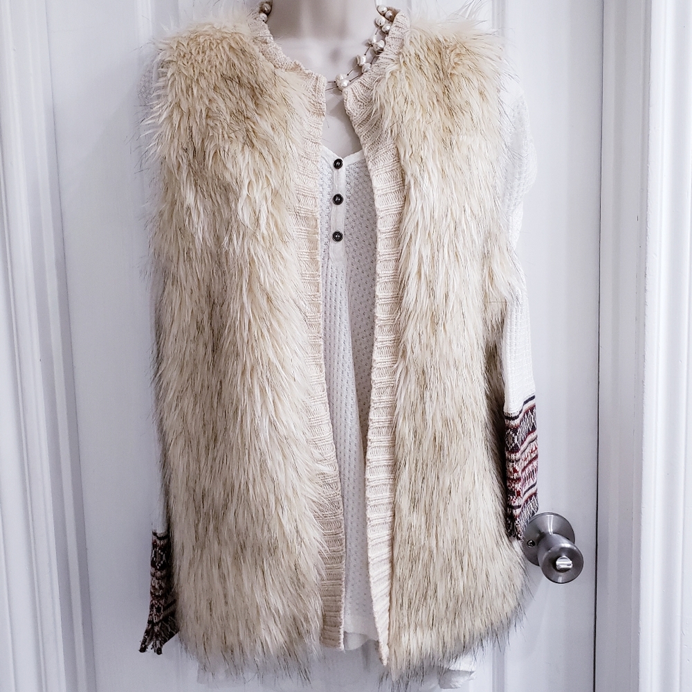 🎉She + Sky Faux Fur Sweater Vest